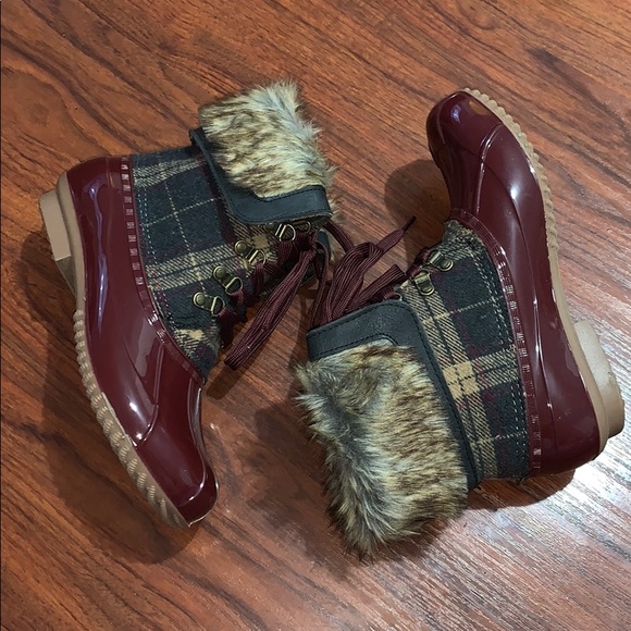 shoedazzle duck boots